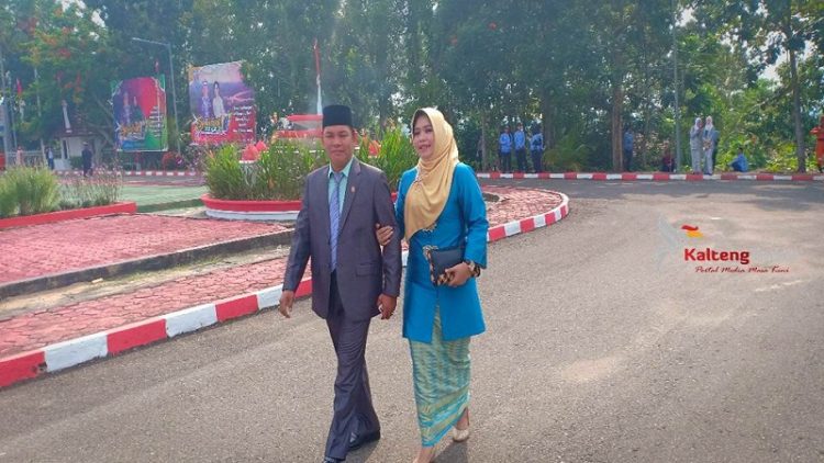 Membantu Pemerintah