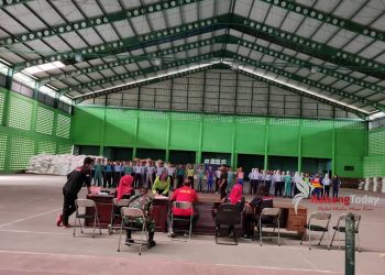 Calon anggota paskibraka saat mengikuti latihan di Gedung Indoor Stadion 29 November Sampit, Kamis (19/3).