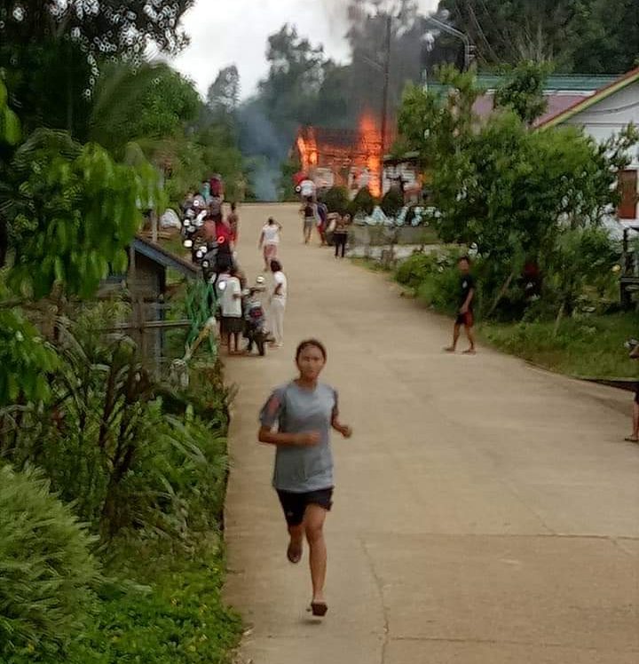 rumah terbakar