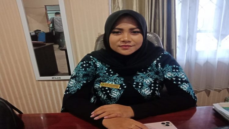 MODIKA LATIFAH MUNAWARAH : Ketua Fraksi PDI Perjuangan DPRD KOTIM
