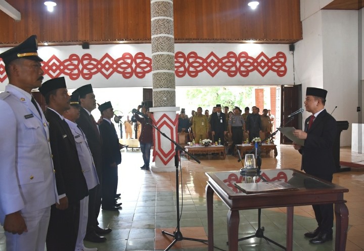 Keterangan Foto: Bupati Kapuas Ir Ben Brahim S Bahat,MM,MT.,melantik Jabatan Administrator dan Pengawas.Djim KT
