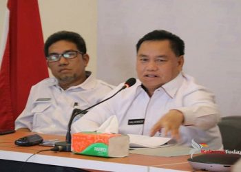 Sekda Kotim Halikinnor didampingi Plt Bappeda Ramadhan saat mengikuti rapat di Diskominfo, belum lama ini