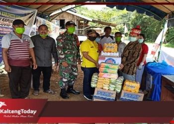 Ketua DPRD Kapuas Bantu Makanan Untuk Posko Covid 19 Kapuas Hulu