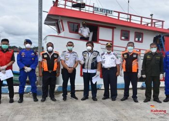 Tim Satgas Sterilkan Kapal yang Melintas di DAS Kapuas