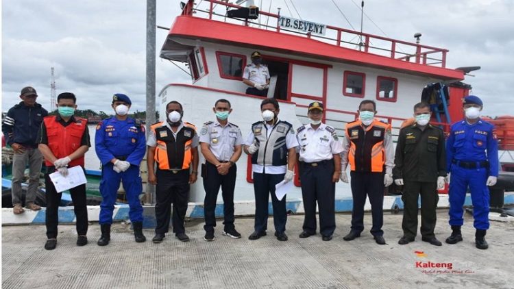 Tim Satgas Sterilkan Kapal yang Melintas di DAS Kapuas