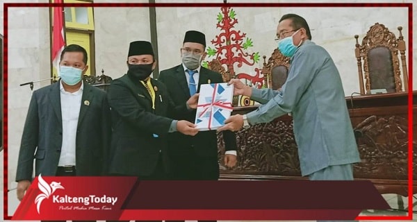 Tujuh Fraksi DPRD Kapuas Terima Naskah LKPJ Bupati 2019