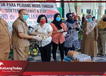 PDIP Kotim Berikan Bantuan Untuk Tenaga Medis RSUD Dr. Murjani Sampit