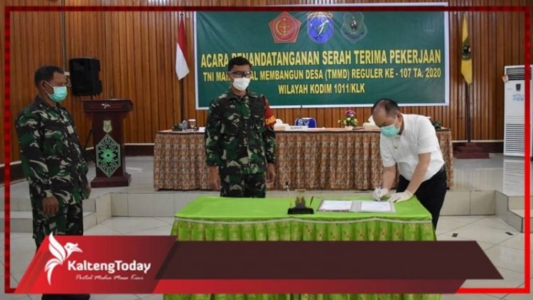 Bupati Kapuas Terima Hasil Pekerjaan TNI Manunggal Masuk Desa