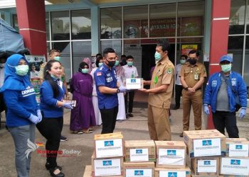 Fraksi Demokrat, Berikan Bantuan Suplemen Vitamin Kepada Tim Medis RS Kapuas