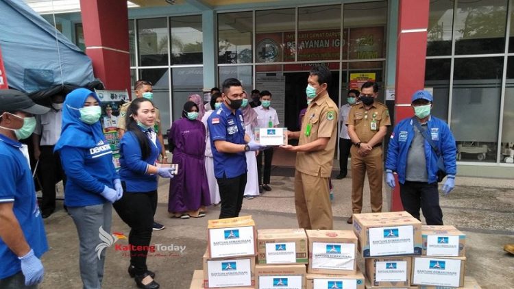 Fraksi Demokrat, Berikan Bantuan Suplemen Vitamin Kepada Tim Medis RS Kapuas