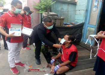 DPC PDIP membagikan ribuan masker