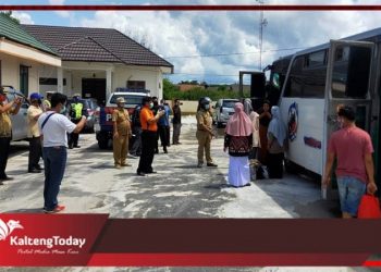 Sebelum Pulang Libur, Puluhan Santriwati Lakukan Pemeriksaan Kesehatan