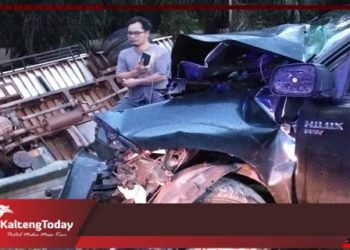 Truck Adu Kuat Dengan Mobil Hilux, 1 Luka Berat dan 2 Orang Luka Ringan