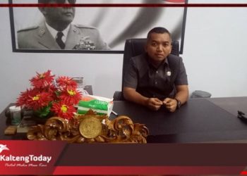 Ketua Dewan Minta Dinas PUPR Seruyan Bersihkan Rumput Liar Tutupi Bahu Jalan Pelabuhan Segintung