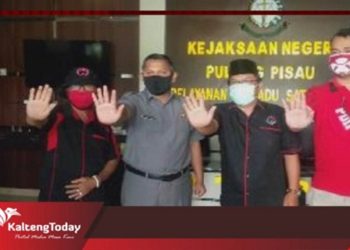 Fraksi PDIP DPRD Pulang Pisau Bantu Masker Untuk Warga