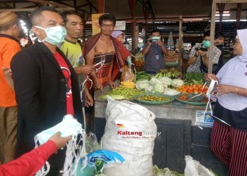 DPC PDIP membagikan masker gratis