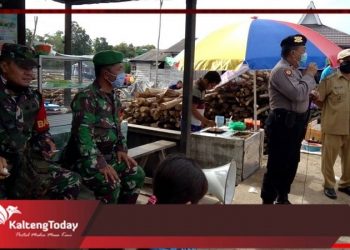 Polsek Kapuas Murung Bersama Tripika Sosialisasikan Pengunaan Makser