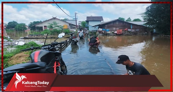 Warga Kuala Kuayan Yang Rumahnya Terendam Banjir Belum Dapat Bantuan