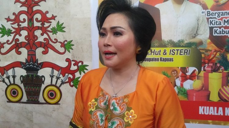 Ketua Panitia Natal dan Juga Anggota DPRD Kapuas Fraksi NasDem Serah Sinta Nola