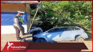Kondisi kedua mobil usai tabrakan di Jalan Trans Kalimantan, Kabupaten Pulang Pisau (20/4)