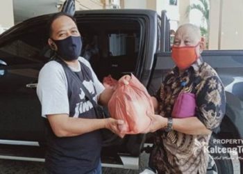 Legislator Ini Bagikan Sembako Kepada Insan Pers
