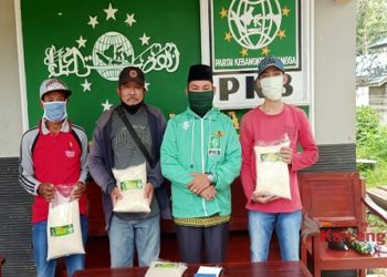 Wakil Ketua II DPRD Mura Bagikan 750 Paket Sembako