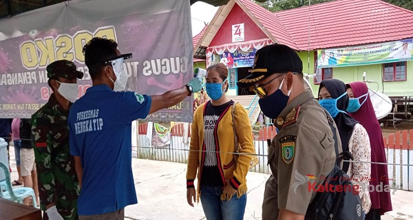Pedagang dan Pengunjung di Pasar Mengkatip, Barsel Di Skrining Suhu Tubuh