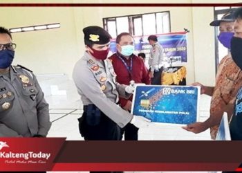 190 Sopir dan Ojek Pangkalan di Gumas Dapat Bantuan Korlantas Polri
