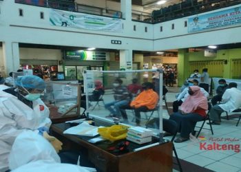 150 Pedagang PPM Sampit Lakukan Rapid Test Massal
