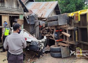 Supir Ngantuk Warung BBM Diseruduk