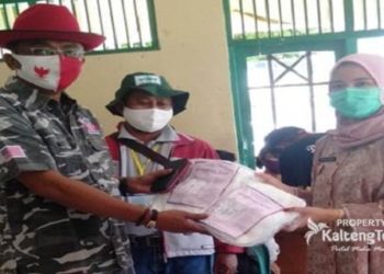 PDI-Perjuangan Serahkan APD Untuk Satgas Kelurahan