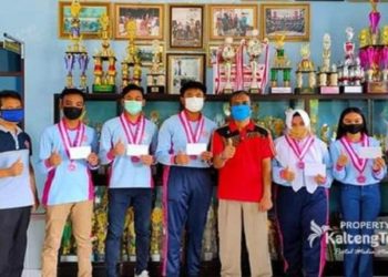 Siswa Harumkan Nama Sekolah, SMAN 2 Sampit Beri Penghargaan