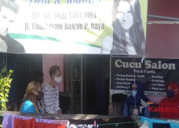 Wakil Walikota Palangka Raya Dampingi KPA Bagikan Sembako Untuk Waria