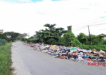 Mantan Damang Ketapang Sayangkan Keberadaan Sampah di Jalan