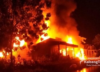 Diduga Akibat Sambaran Petir, Rumah Warga Telaga Antang Ludes Terbakar