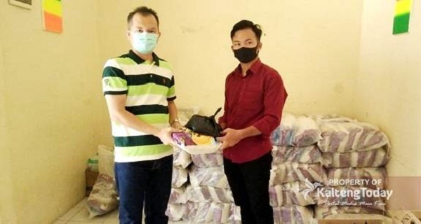 Pemkab Salurkan Sembako Bagi Mahasiswa Gumas di Palangka Raya