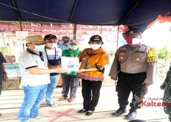 Gubernur Kalteng Salurkan 1.000 Masker dan Uang Rp 10 Juta di Posko Sepang