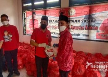 Agustiar dan Sugianto Sabran Serahkan Bantuan Untuk Seluruh Pengurus Partai DPC PDI-P Kotim