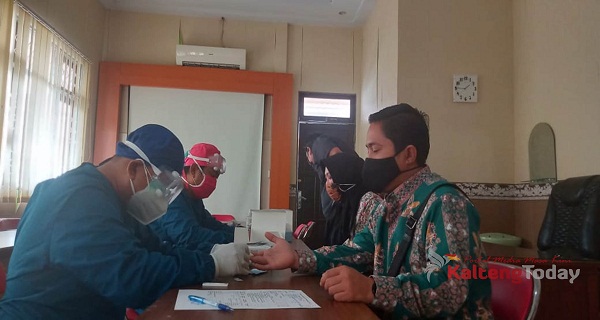 13 Anggota Pansus Pendampingan Covid-19 DPRD Pulpis Jalani Rapid Test