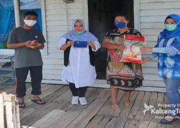 Partai NasDem Kalteng Bagikan Masker dan Sembako Untuk 222 KK di Dua Kelurahan