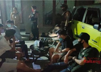 Asik Pesta Miras di Depan Rumah Warga, 7 Remaja Diangkut Polisi