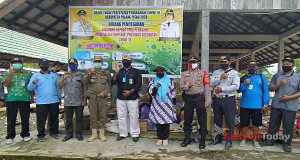Gugus Tugas Covid-19 Pulang Pisau Lakukan Sosialisasi di Pasar Mingguan Sebangau