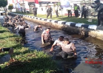 20 Personil Polres Seruyan Terima Kenaikan Pangkat