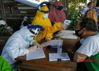 50 Sopir Travel Di Kuala Pembuang Jalani Rapid Test