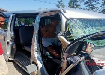 Grand Max Vs Pajero Adu Kuat, Keduanya Rusak Parah