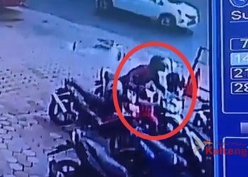 Terekam CCTV, Pelaku Pencurian Ponsel di Sepeda Motor