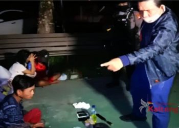 6 Pemuda Ditangkap Polisi Saat Asik Nenggak Miras Oplosan Sembari Ngelem
