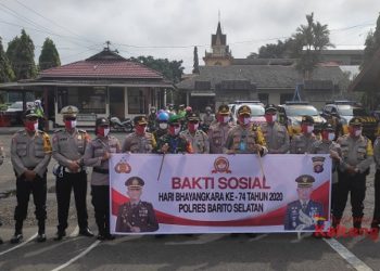 TNI - Polri Barsel Barito Selatan Bantu Warga Terdampak Covid-19