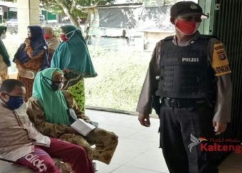 Polisi Kawal Penyaluran BST Bagi 43 KK Warga Kecamatan Hanau