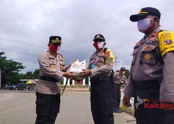 Polres Mura Bantu 500 Paket Sembako Warga Terdampak Covid-19